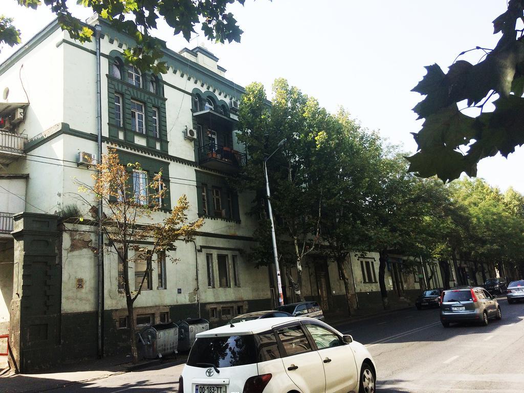 Modern Apartment Avlabari Tbilisi Bagian luar foto