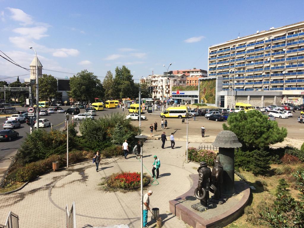Modern Apartment Avlabari Tbilisi Bagian luar foto