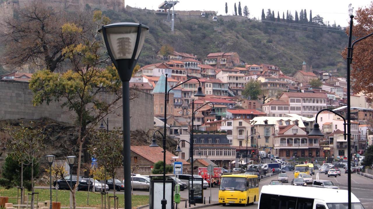 Modern Apartment Avlabari Tbilisi Bagian luar foto